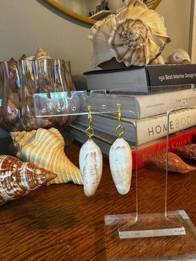 Shell Drop Earrings in Natural Cream and Tan